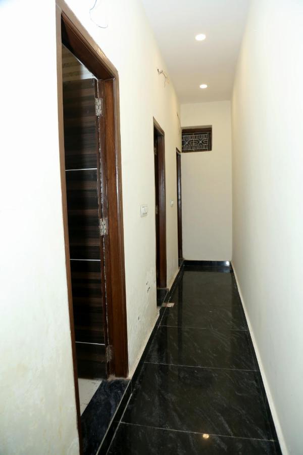 The Charlie'S Hostel New Delhi Eksteriør bilde