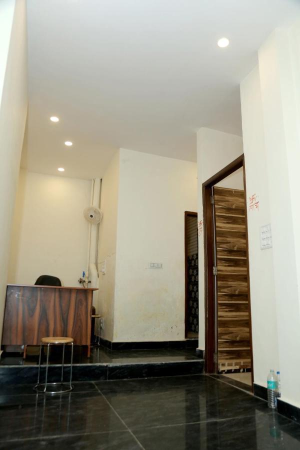 The Charlie'S Hostel New Delhi Eksteriør bilde